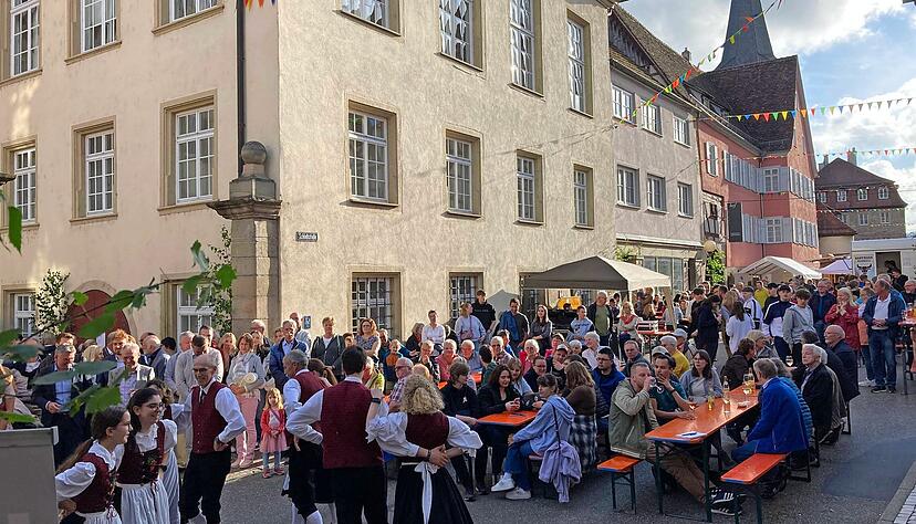 Großes Glück hatten die Ingelfinger mit dem Wetter: Pünktlich zum Fassanstich und den Tänzen am Samstag gab es sogar ein wenig Sonne.
Fotos: Tscherwitschke