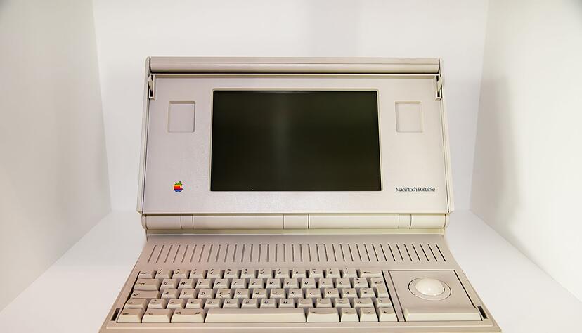 1989: Der Macintosh Portable aus dem Jahr 1989 war den meisten Usern zu schwer. 1989: Der Macintosh Portable aus dem Jahr 1989 war den meisten Usern zu schwer.
