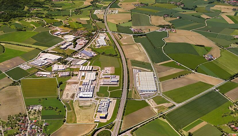 Nicht nur hohe Energiekosten werden die Firmen im Gewerbepark Hohenlohe 2023 beschäftigen − auch die Preise fürs Wasser steigen.
Foto: Archiv/privat Nicht nur hohe Energiekosten werden die Firmen im Gewerbepark Hohenlohe 2023 beschäftigen − auch die Preise fürs Wasser steigen.
Foto: Archiv/privat