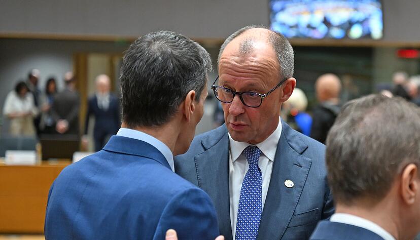 Bundeskanzler Friedrich Merz und seine Kolleginnen und Kollegen fanden keine Strategie gegen die Blockade Orbans. Bundeskanzler Friedrich Merz und seine Kolleginnen und Kollegen fanden keine Strategie gegen die Blockade Orbans.