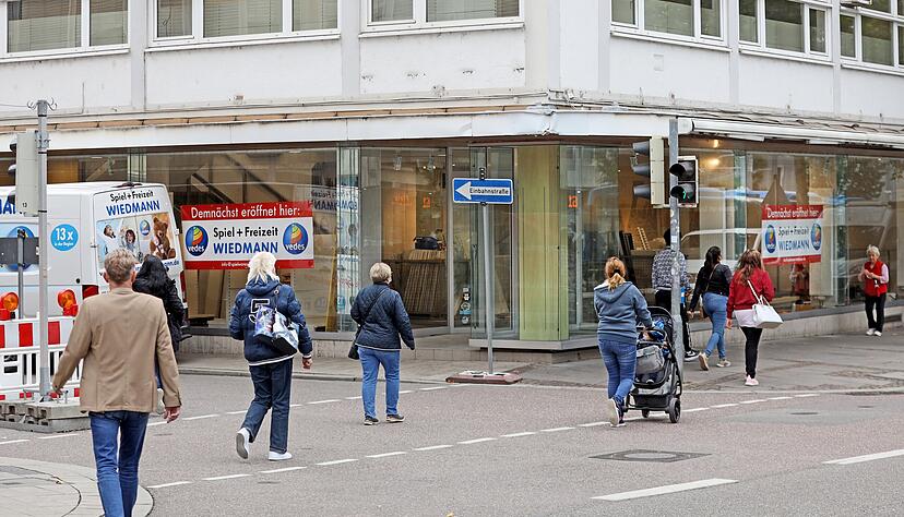 Innenräume werden derzeit neu gestaltet. Im November will die Firma Wiedmann ihr Spielwarengeschäft an der Heilbronner Allee auf zwei Etagen eröffnen.
Foto: Ralf Seidel Innenräume werden derzeit neu gestaltet. Im November will die Firma Wiedmann ihr Spielwarengeschäft an der Heilbronner Allee auf zwei Etagen eröffnen.
Foto: Ralf Seidel