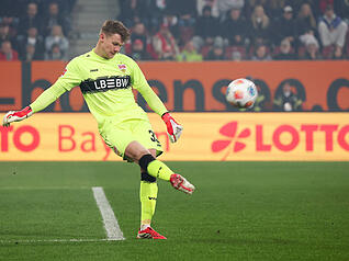 Alexander N&uuml;bel: Wurde mehrfach getestet und parierte. An den Toren machtlos. Beim ersten Treffer am Boden, beim zweiten Augsburger Tor &uuml;ber den Haufen gerannt. Note: 3