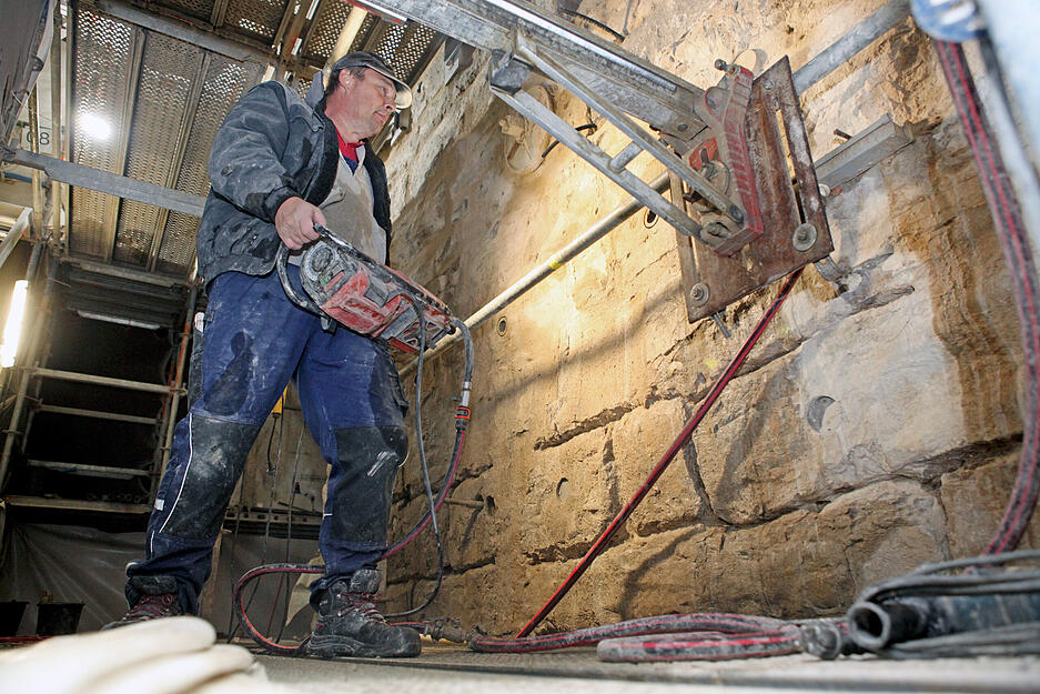 Schulung der Gästeführer mit Exklusivführung durch Architekt Schädel durch den Blauen Turm in Bad Wimpfen Schulung der Gästeführer mit Exklusivführung durch Architekt Schädel durch den Blauen Turm in Bad Wimpfen