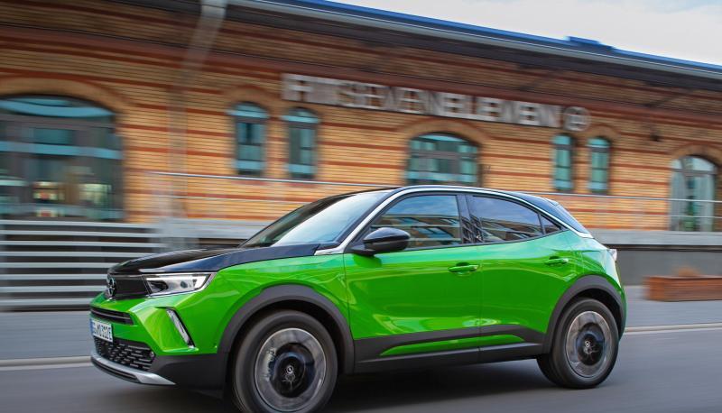 Bei 2,56 Metern Radstand und 4,15 Metern Länge wird es im Opel Mokka für die Hinterbänkler schon mal etwas eng. Bei 2,56 Metern Radstand und 4,15 Metern Länge wird es im Opel Mokka für die Hinterbänkler schon mal etwas eng.