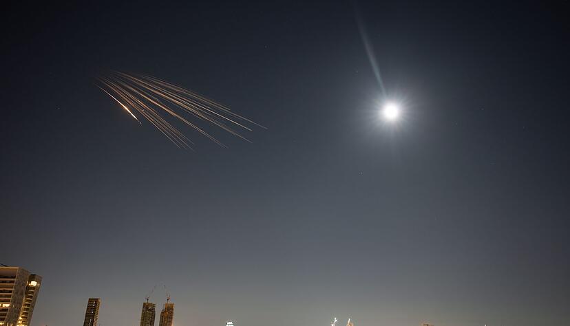 Die iranischen Angriffe auf Israel dauern an.