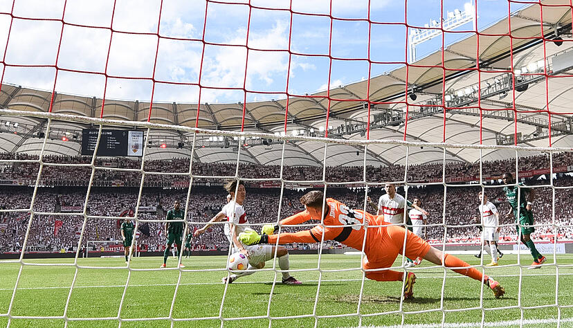 Alexander Nübel ist vom FC Bayern München an den VfB Stuttgart ausgeliehen. Im Tor ist er die Nummer eins der Schwaben.