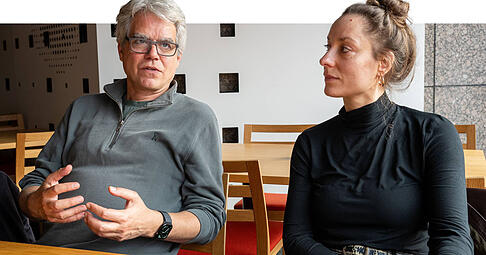 „Der Abend gibt nichts vor, er zeigt“: Juliane Schwabe,
Elias Perrig „Der Abend gibt nichts vor, er zeigt“: Juliane Schwabe,
Elias Perrig