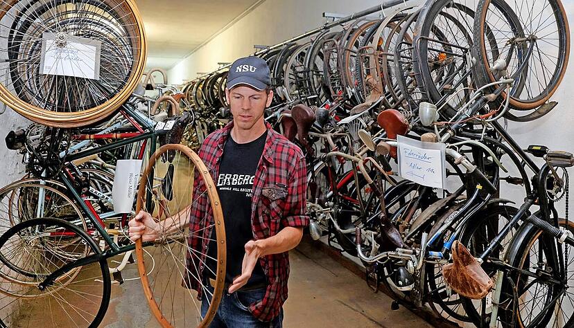 Im Fahrradkeller lagern viele Rarit&auml;ten ab dem Jahr 1897.