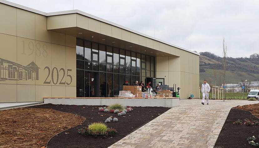 Das neue Entree des Solebads ist bereits vielversprechend und kündet vom Baustellen-Endspurt vor der Eröffnung am Freitagabend mit einem Festakt.