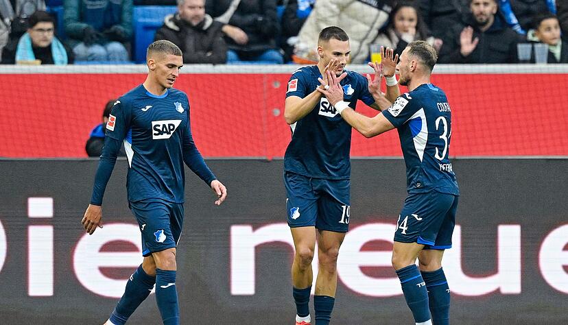 Drei TSG-Erfolgsgaranten beim 3:1 gegen RB Leipzig: 2:1-Torschütze Tim Lemperle (Mitte) jubelt mit Vorlagengeber Vladimir Coufal. Grischa Prömel traf zum 3:1. Drei TSG-Erfolgsgaranten beim 3:1 gegen RB Leipzig: 2:1-Torschütze Tim Lemperle (Mitte) jubelt mit Vorlagengeber Vladimir Coufal. Grischa Prömel traf zum 3:1.