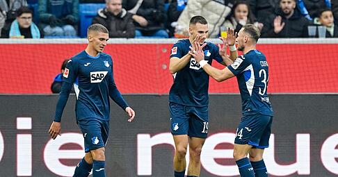 Drei TSG-Erfolgsgaranten beim 3:1 gegen RB Leipzig: 2:1-Torschütze Tim Lemperle (Mitte) jubelt mit Vorlagengeber Vladimir Coufal. Grischa Prömel traf zum 3:1. Drei TSG-Erfolgsgaranten beim 3:1 gegen RB Leipzig: 2:1-Torschütze Tim Lemperle (Mitte) jubelt mit Vorlagengeber Vladimir Coufal. Grischa Prömel traf zum 3:1.