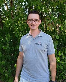 Raphael Fleisch ist 30 Jahre alt und führt den landwirtschaftlichen Betrieb seiner Familie in Buchorn, einem Teilort von Pfedelbach, aktuell noch gemeinsam mit seinen Etern. Raphael Fleisch ist 30 Jahre alt und führt den landwirtschaftlichen Betrieb seiner Familie in Buchorn, einem Teilort von Pfedelbach, aktuell noch gemeinsam mit seinen Etern.