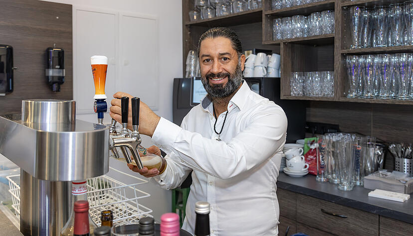 Isaac Elia hat das Caf&eacute; und Restaurant &bdquo;Lieblingsplatz&ldquo; im TSV-Vereinsheim in Talheim er&ouml;ffnet. Zuvor war er fast neun Jahre lang Betriebsleiter im &bdquo;Caf&eacute; und Wein&ldquo; in Heilbronn-Sontheim.