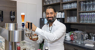 Isaac Elia hat das Caf&eacute; und Restaurant &bdquo;Lieblingsplatz&ldquo; im TSV-Vereinsheim in Talheim er&ouml;ffnet. Zuvor war er fast neun Jahre lang Betriebsleiter im &bdquo;Caf&eacute; und Wein&ldquo; in Heilbronn-Sontheim.