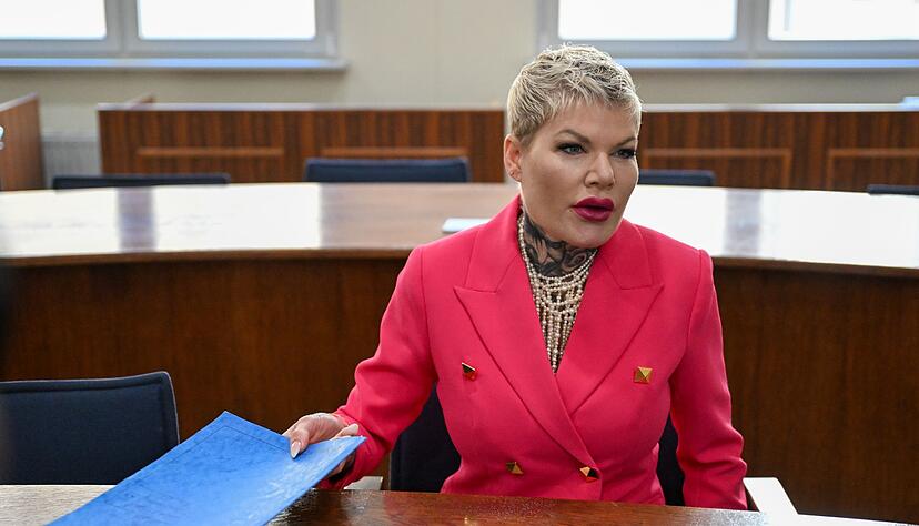 Der Prozess gegen Melanie M&uuml;ller um Hitlergru&szlig;-Vorw&uuml;rfe wird fortgesetzt