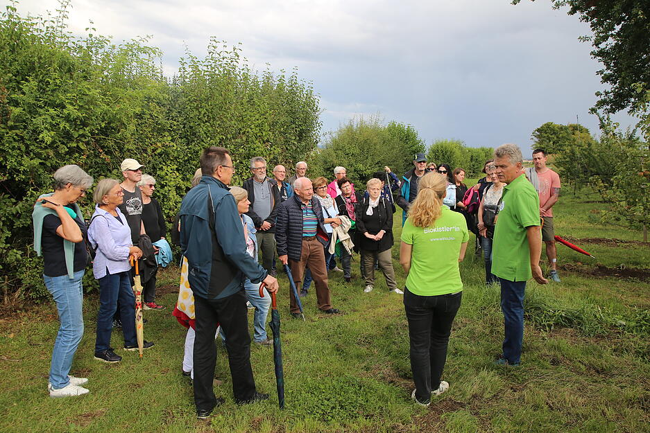 Besucher der Heilbronner Stimme entdecken die Obstplantagen.