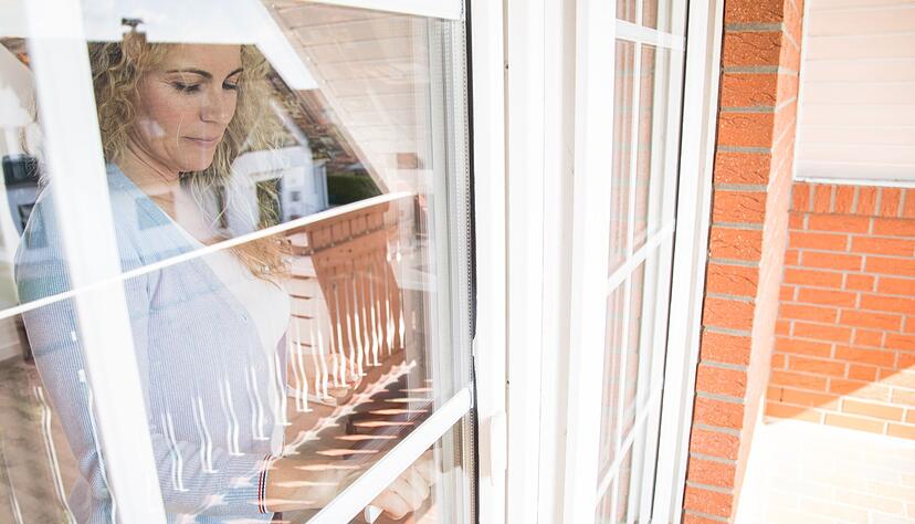 Sind die Fenster dicht, funktioniert die Mechanik, gibt es Sch&auml;den? Nach der Heizperiode lohnt sich ein kritischer Blick auf die Fenster.