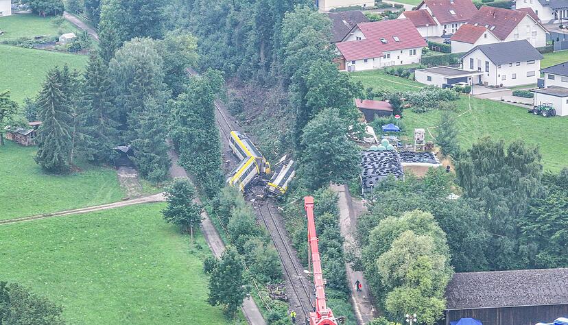 Noch am Vormittag sollten die Arbeiten abgeschlossen sein. Noch am Vormittag sollten die Arbeiten abgeschlossen sein.