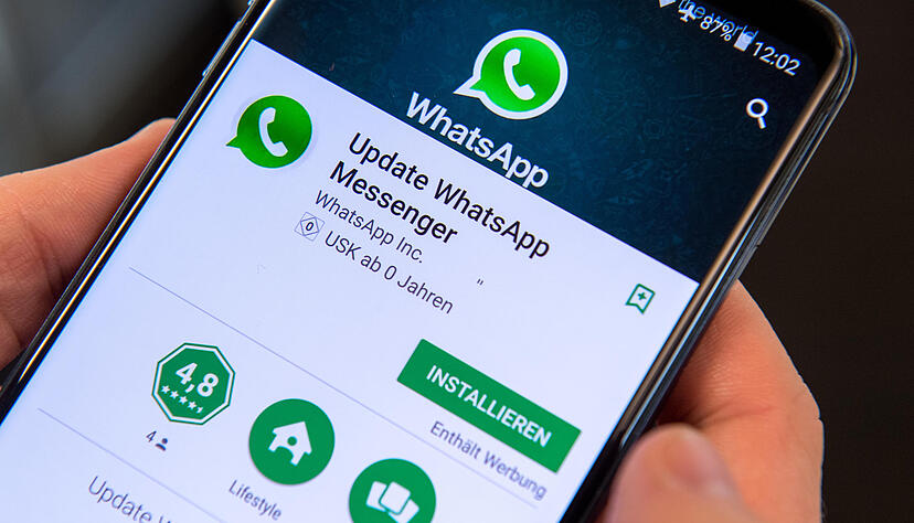 Ein Update für den Whatsapp-Messenger mit nur vier Downloads und einer verdächtigen Namensschreibweise? Hier handelt es sich mit Sicherheit um eine gefälschte App. Foto: dpa Ein Update für den Whatsapp-Messenger mit nur vier Downloads und einer verdächtigen Namensschreibweise? Hier handelt es sich mit Sicherheit um eine gefälschte App. Foto: dpa