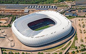 In der Allianz Arena spielt der erfolgreichste Fußballclub Deutschlands, der FC Bayern München. Fotos: dpa