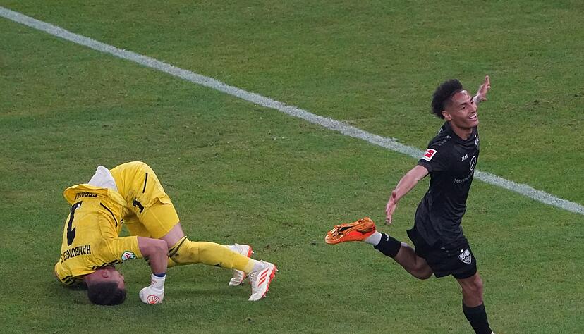Stuttgarts Enzo Millot (r) bejubelt den entscheidenden Treffer zum 2:1. Zuvor patzte HSV-Keeper Daniel Heuer Fernandes schwer. Stuttgarts Enzo Millot (r) bejubelt den entscheidenden Treffer zum 2:1. Zuvor patzte HSV-Keeper Daniel Heuer Fernandes schwer.