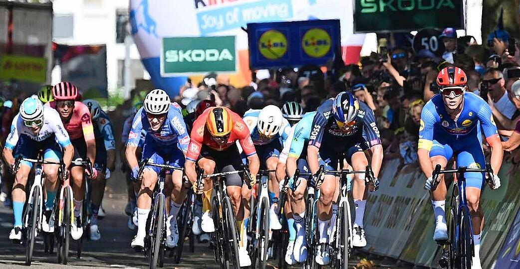 Diese Szene der Deutschland-Tour bekamen die TV-Zuschauer am Donnerstag im Hauptprogramm des ZDF nicht zu sehen: Den Zielsprint in Heilbronn. Diese Szene der Deutschland-Tour bekamen die TV-Zuschauer am Donnerstag im Hauptprogramm des ZDF nicht zu sehen: Den Zielsprint in Heilbronn.