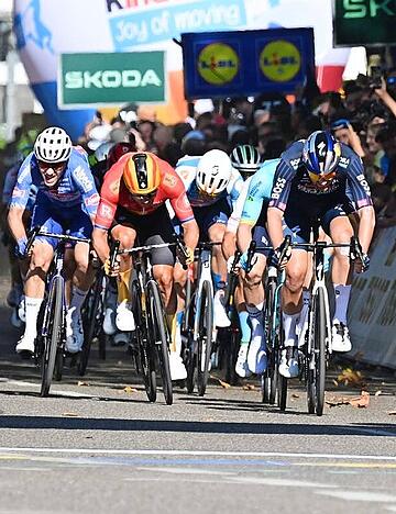 Diese Szene der Deutschland-Tour bekamen die TV-Zuschauer am Donnerstag im Hauptprogramm des ZDF nicht zu sehen: Den Zielsprint in Heilbronn. Diese Szene der Deutschland-Tour bekamen die TV-Zuschauer am Donnerstag im Hauptprogramm des ZDF nicht zu sehen: Den Zielsprint in Heilbronn.