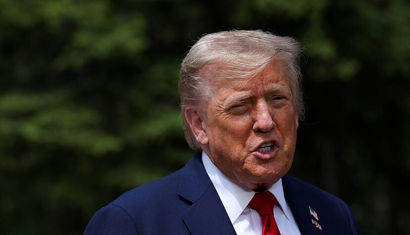 Die Ankündigung von Trumps Abreise kam völlig überraschend, und die genauen Umstände seiner Entscheidung blieben zunächst im Dunkeln. Die Ankündigung von Trumps Abreise kam völlig überraschend, und die genauen Umstände seiner Entscheidung blieben zunächst im Dunkeln.