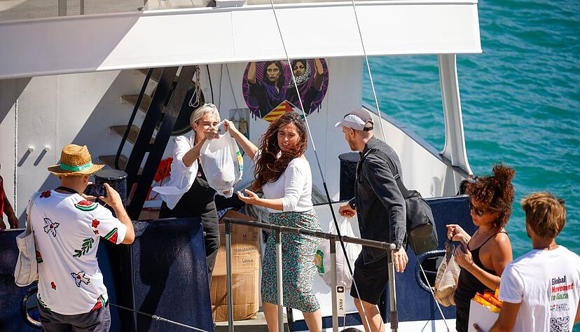 Die Gaza-Hilfsflotte hatte wegen schlechten Wetters ihre Fahrt unterbrochen. Die Gaza-Hilfsflotte hatte wegen schlechten Wetters ihre Fahrt unterbrochen.