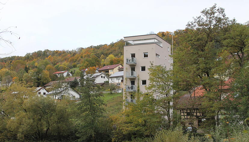 Direkt am Kocher hat der Architekt Demuth das Silo von 2021 bis 2023 umgebaut.