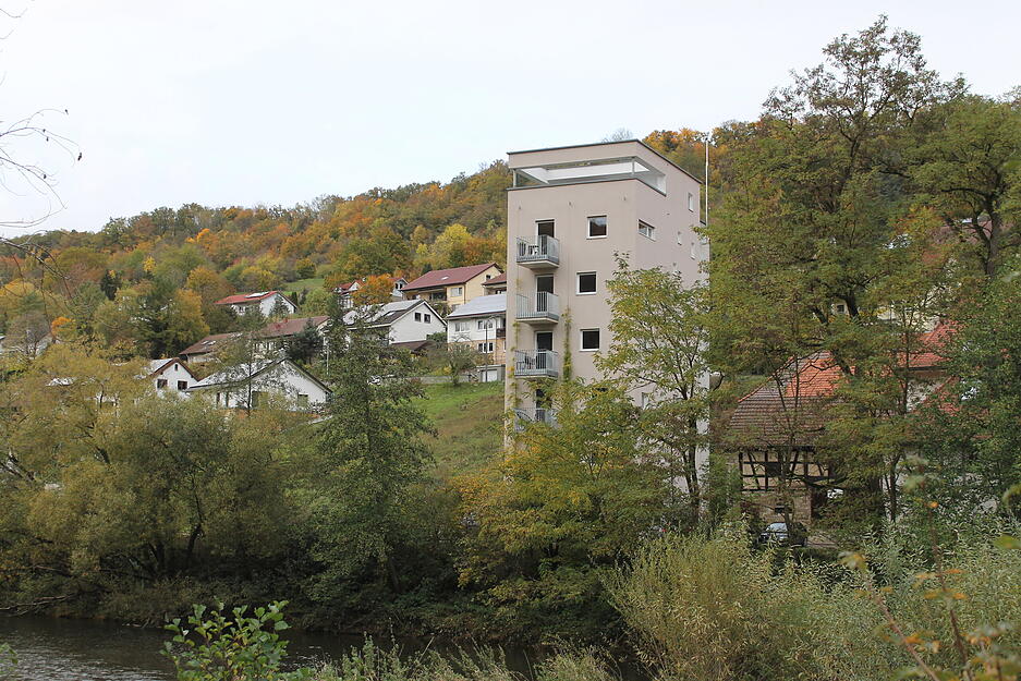 Direkt am Kocher hat der Architekt Demuth das Silo von 2021 bis 2023 umgebaut.