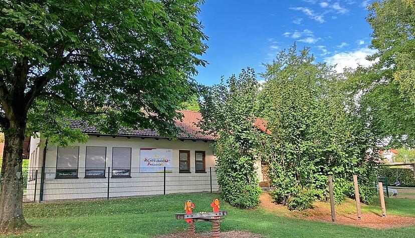 Der kommunale Kindergarten in Waldbach steht im Wohngebiet. Eine Sanierung wäre unrentabel.