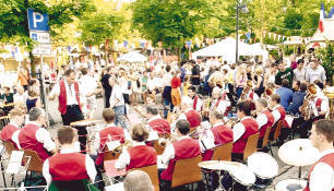 Für die musikalische Unterhaltung ist beim Fleiner Weinfest bestens gesorgt. Der Musikverein spielt bekannte Melodien und bewährte Klassiker. Fotos: Archiv/Dirks Für die musikalische Unterhaltung ist beim Fleiner Weinfest bestens gesorgt. Der Musikverein spielt bekannte Melodien und bewährte Klassiker. Fotos: Archiv/Dirks