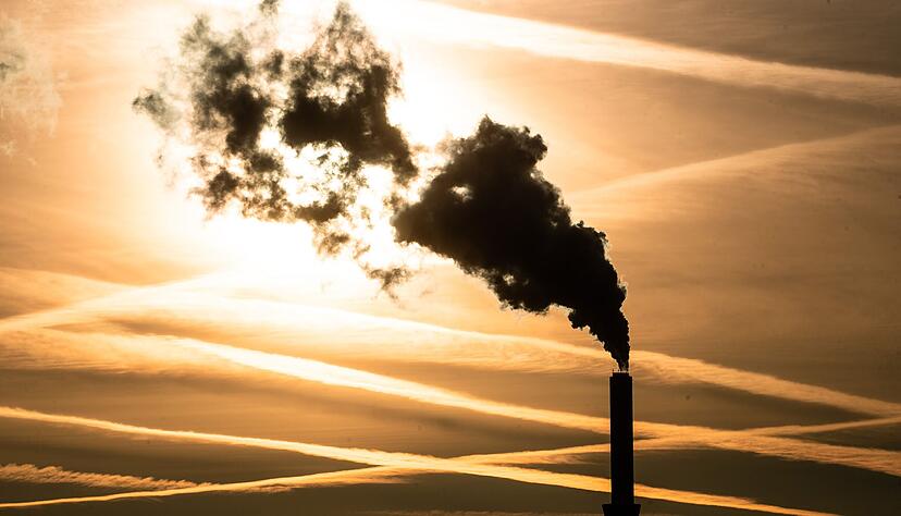 Noch immer werden weltweit zu viel Kohle, Öl und Gas verfeuert. Für die schwarz-rote Koalition hat Klimaschutz keine Priorität. Noch immer werden weltweit zu viel Kohle, Öl und Gas verfeuert. Für die schwarz-rote Koalition hat Klimaschutz keine Priorität.