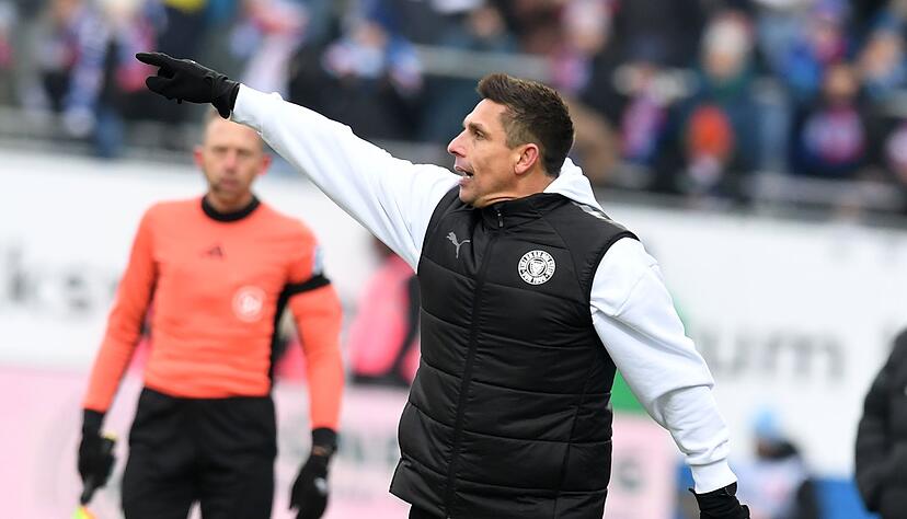 Kiels Trainer Marcel Rapp. Kiels Trainer Marcel Rapp.