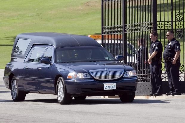 Michael Jackson wird auf dem Forest Lawn Friedhof in Los Angeles bestattet.