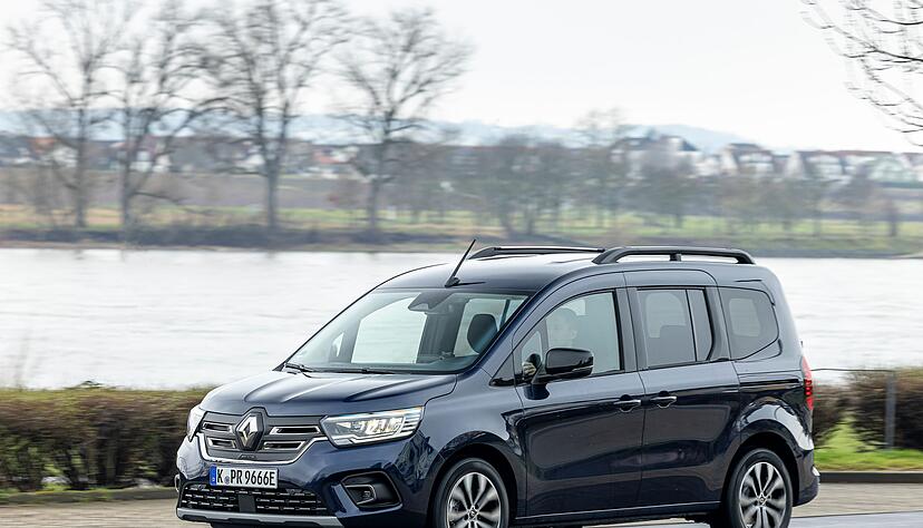 Weil er innen viel Platz bietet, ist der Renault Kangoo besonders bei Familien beliebt. Nun gibt es ihn nicht nur als Hochdach-Kombi, sondern auch mit Elektro-Antrieb.