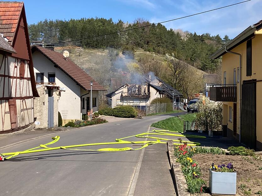 In dem Haus des mutmaßlichen Reichsbürgers fanden Ermittler nach seinem Angriff auf Polizisten ein ganzes Waffenarsenal.