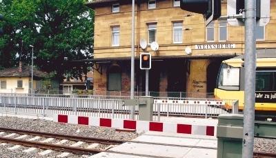 &bdquo;F&uuml;r die nicht bundeseigenen Bahnen gibt es andere Vorschriften als f&uuml;r die Deutsche Bahn.&ldquo;
          DB-Sprecher Roland Kortz