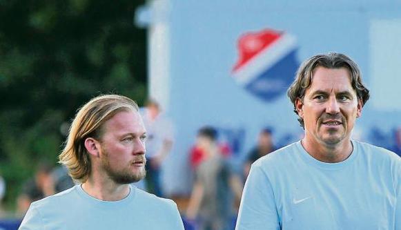 Peter Wagner und Co-Trainer Kai Endreß werden auch in der Saison 2014/2015 für den SV Schluchtern an der Seitenlinie stehen.Foto: Andreas Veigel