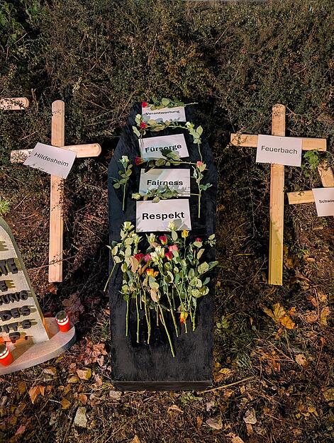 Bosch-Mitarbeiter und Gewerkschafter verstärken ihren Appell an eine verantwortungsvolle Unternehmenspolitik. Bosch-Mitarbeiter und Gewerkschafter verstärken ihren Appell an eine verantwortungsvolle Unternehmenspolitik.