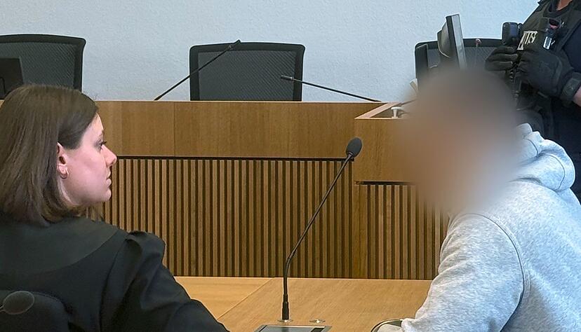 Ein mutmaßlicher Einbrecher soll nach Überzeugung der Stuttgarter Staatsanwaltschaft bei einem Einbruch ein schlafendes Mädchen attackiert und schwer verletzt haben. Ein mutmaßlicher Einbrecher soll nach Überzeugung der Stuttgarter Staatsanwaltschaft bei einem Einbruch ein schlafendes Mädchen attackiert und schwer verletzt haben.