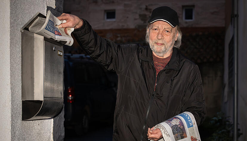 Der 71-Jährige Lothar Stotz trägt die Heilbronner Stimme aus, um seine Rente aufzubessern. Seine Strecke durch Hausen ist für ihn inzwischen Routine. Der 71-Jährige Lothar Stotz trägt die Heilbronner Stimme aus, um seine Rente aufzubessern. Seine Strecke durch Hausen ist für ihn inzwischen Routine.
