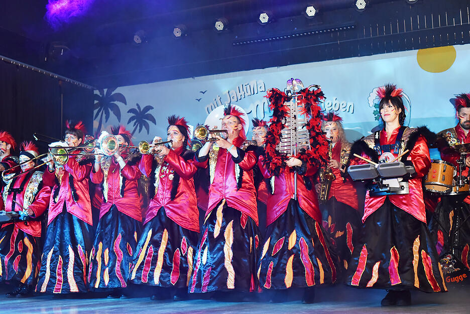 Gigger Gugge sorgen f&uuml;r Musik und Stimmung bei der Prunksitzung der Jagstfelder H&uuml;hnerl&auml;use.