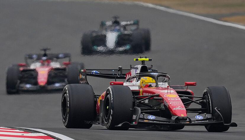 In Shanghai feierte Lewis Hamilton sein erstes Podium mit Ferrari. In Shanghai feierte Lewis Hamilton sein erstes Podium mit Ferrari.