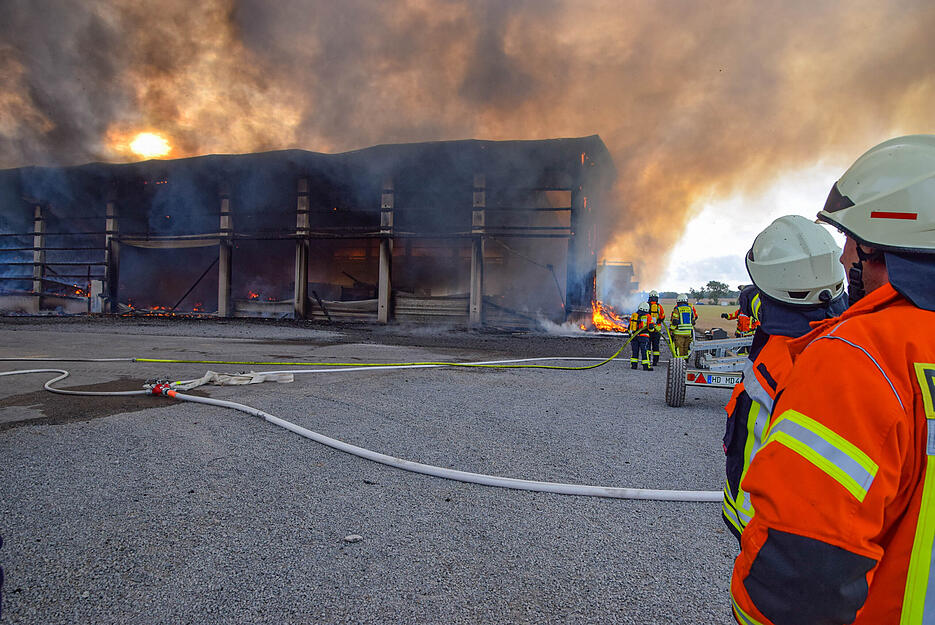 Das Feuer zerst&ouml;rte eine Lagerhalle auf dem Anwesen komplett. Bei weiteren kam es zu Besch&auml;digungen.