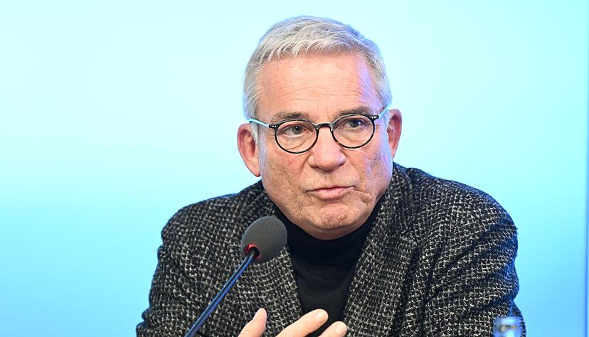 Innenminister Thomas Strobl warnt vor K.o.-Tropfen. Die Polizei stellt sich auf vermehrte Eins&auml;tze w&auml;hrend der Fastnachtssaison ein.