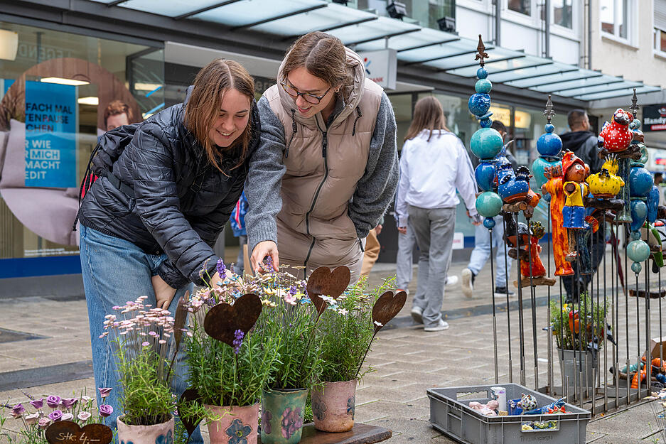 Beim Hafenmarkt in der Heilbronner Innenstadt gibt Töpferkunst, Handwerk und kreative Unikate.