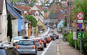 Vor allem im Berufsverkehr ist die Ortsdurchfahrt von Frankenbach überlastet. Vor allem im Berufsverkehr ist die Ortsdurchfahrt von Frankenbach überlastet.