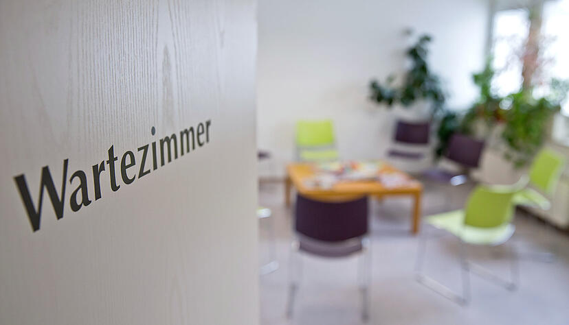 Leere Wartezimmer sind ein eher seltenes Bild in Arztpraxen. Trotzdem kommt es vor, dass Patienten zu vereinbarten Terminen nicht erscheinen.